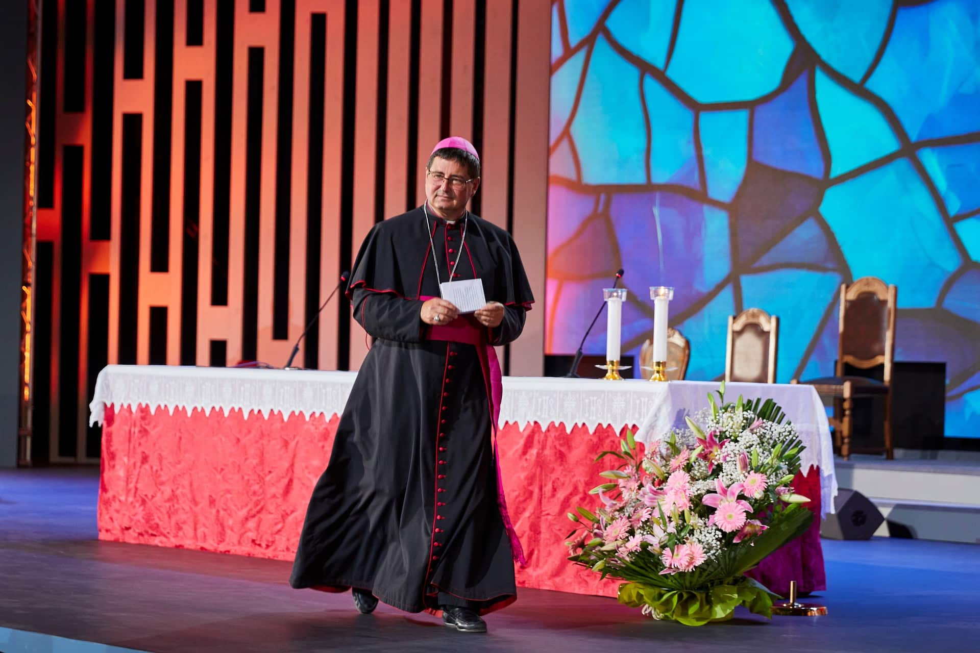 Featured image for “Il vescovo di Rimini affida il Meeting a Maria Regina”